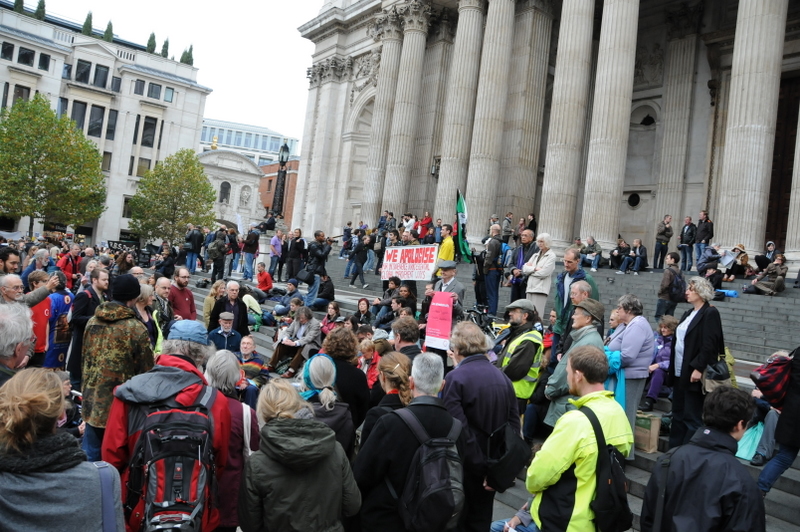 Meeting for worship outside saint Paul's cathedral. Photo: Martin Kunz.